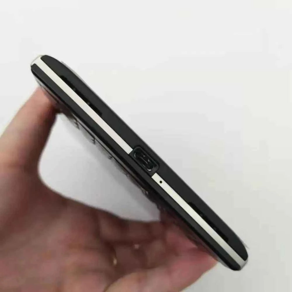 BlackBerry Passport Q30 Refurbished – 4G LTE, 3GB RAM, 32GB, 13MP, QWERTY Keyboard, BlackBerry OS