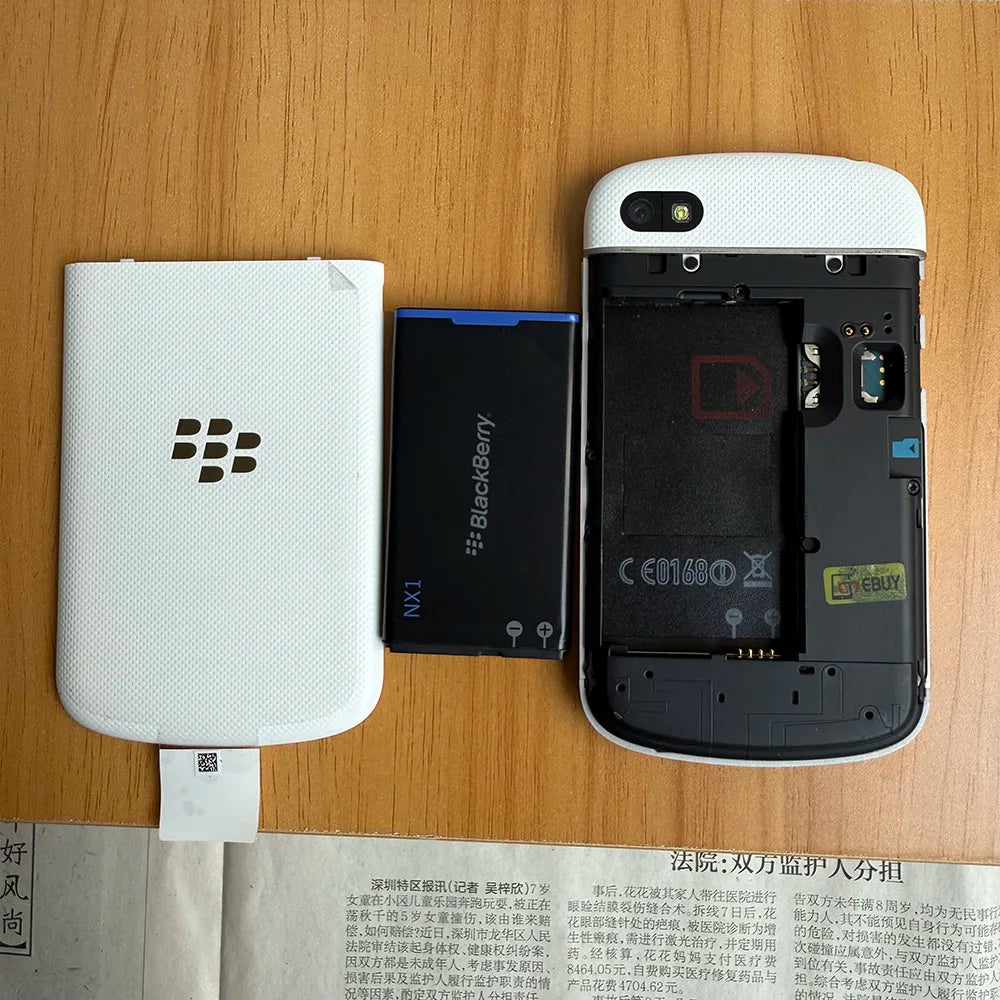 BlackBerry Q10 Unlocked – 4G LTE, 3.1" Display, 2GB RAM, 16GB, 8MP, QWERTY Keyboard