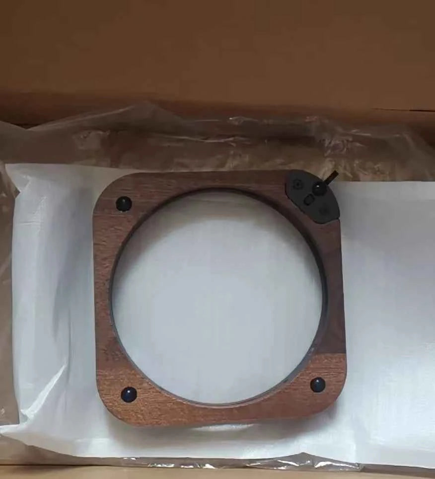 Soporte de escritorio para 4 interruptores de alimentación montados en la parte superior para un fácil acceso y una mejor disipa
